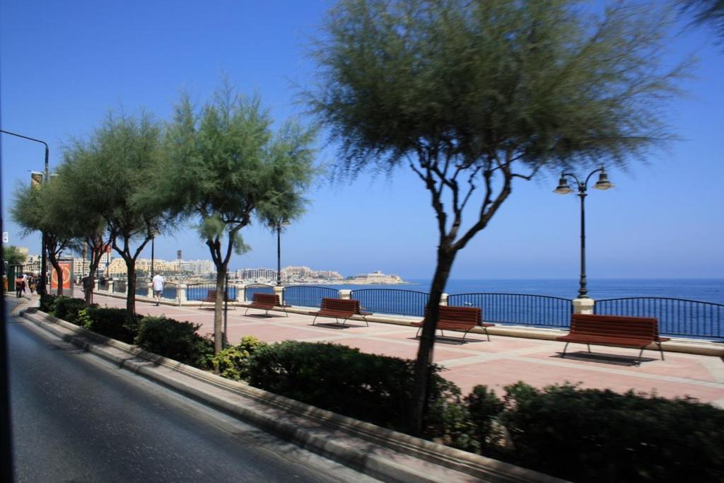 Seaview Apartment In Fort Cambridge, Sliema Dış mekan fotoğraf